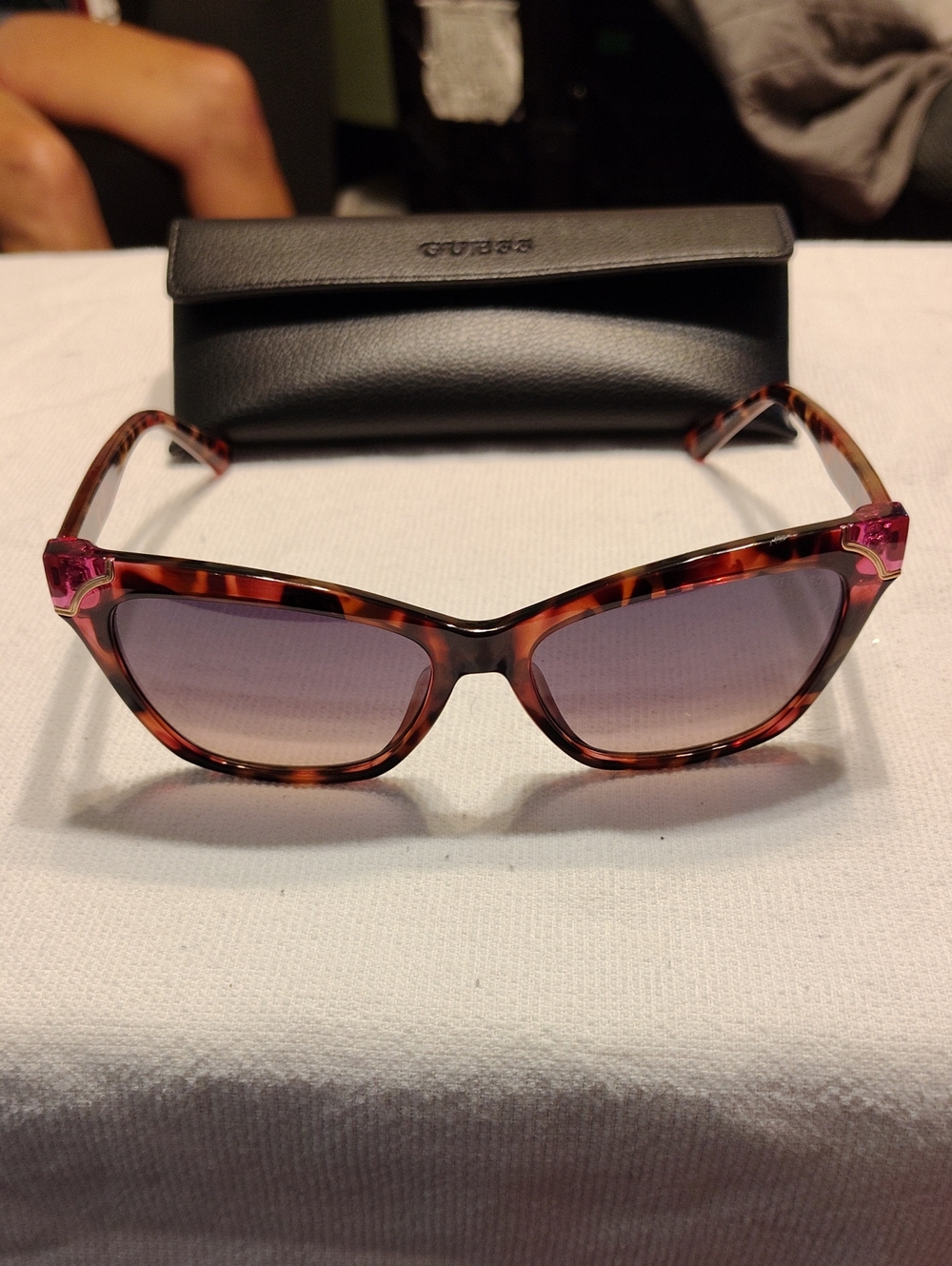 Guess Women's Square Sunglasses - Havana Pink